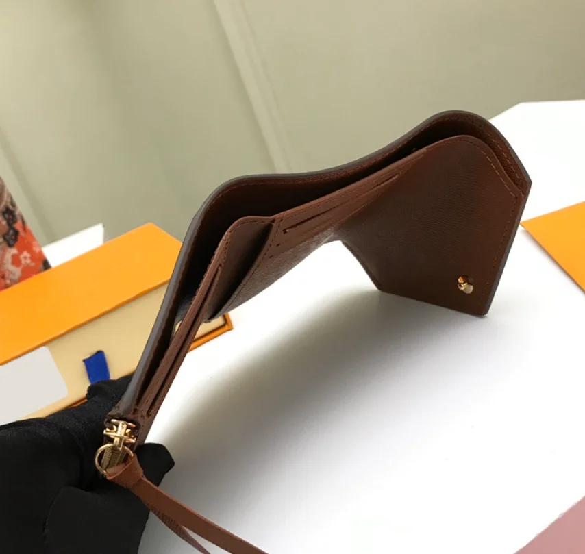 M62472 wallet card holder top layer cowhide Large capacity Fashion message for more photo
M62472 wallet card holder top layer cowhide Large capacity Fashion message for more photo