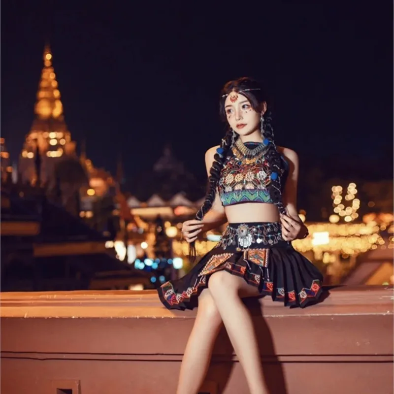 Lijiang costume photography national characteristics clothing travel shooting clothes
Lijiang costume photography national characteristics clothing travel shooting clothes