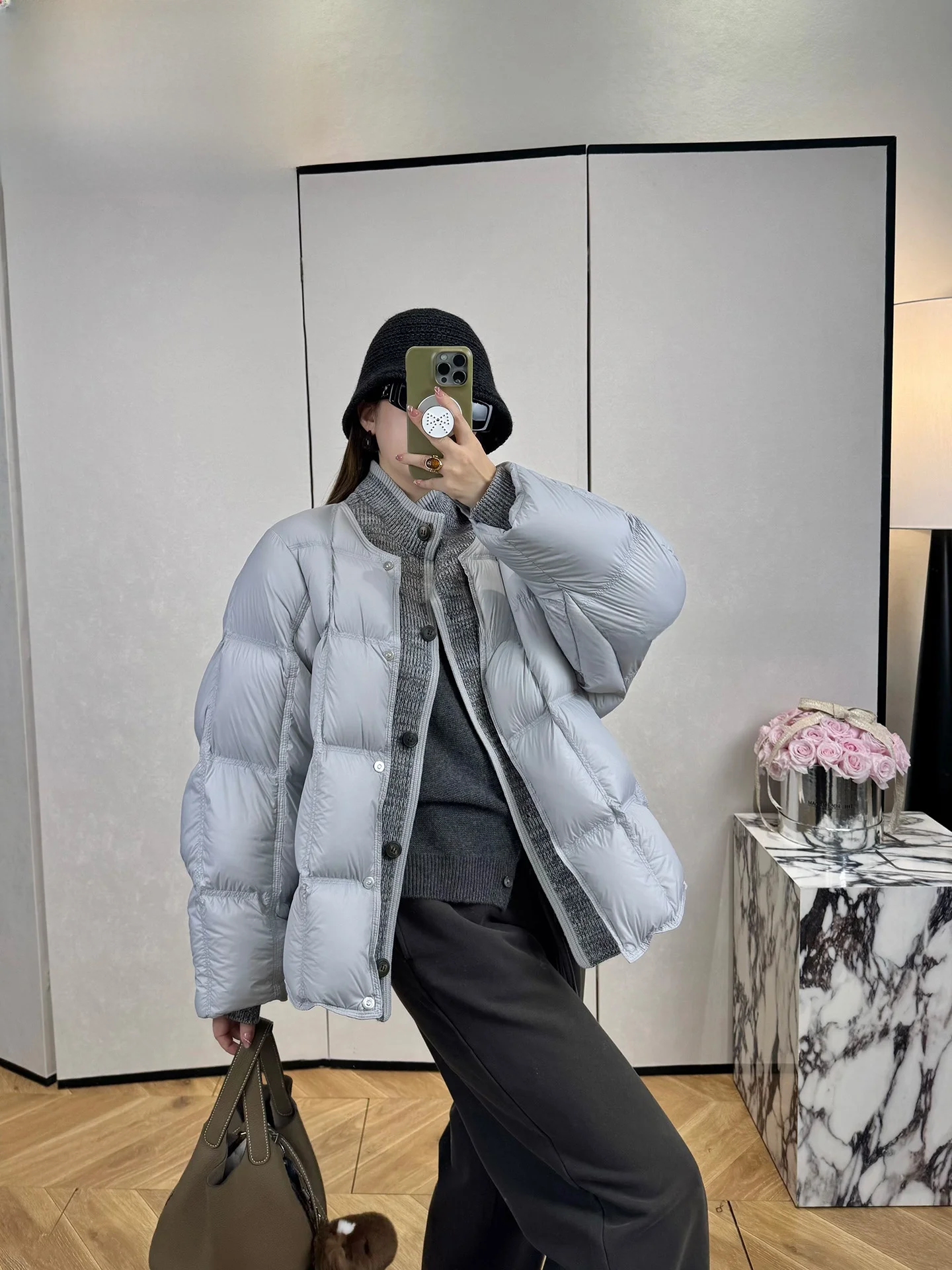 Мягкое удобное белое вязаное многослойное зимнее пальто Jaet из двух предметов, женское корейское свободное длинное пальто
Мягкое удобное белое вязаное многослойное зимнее пальто Jaet из двух предметов, женское корейское свободное длинное пальто