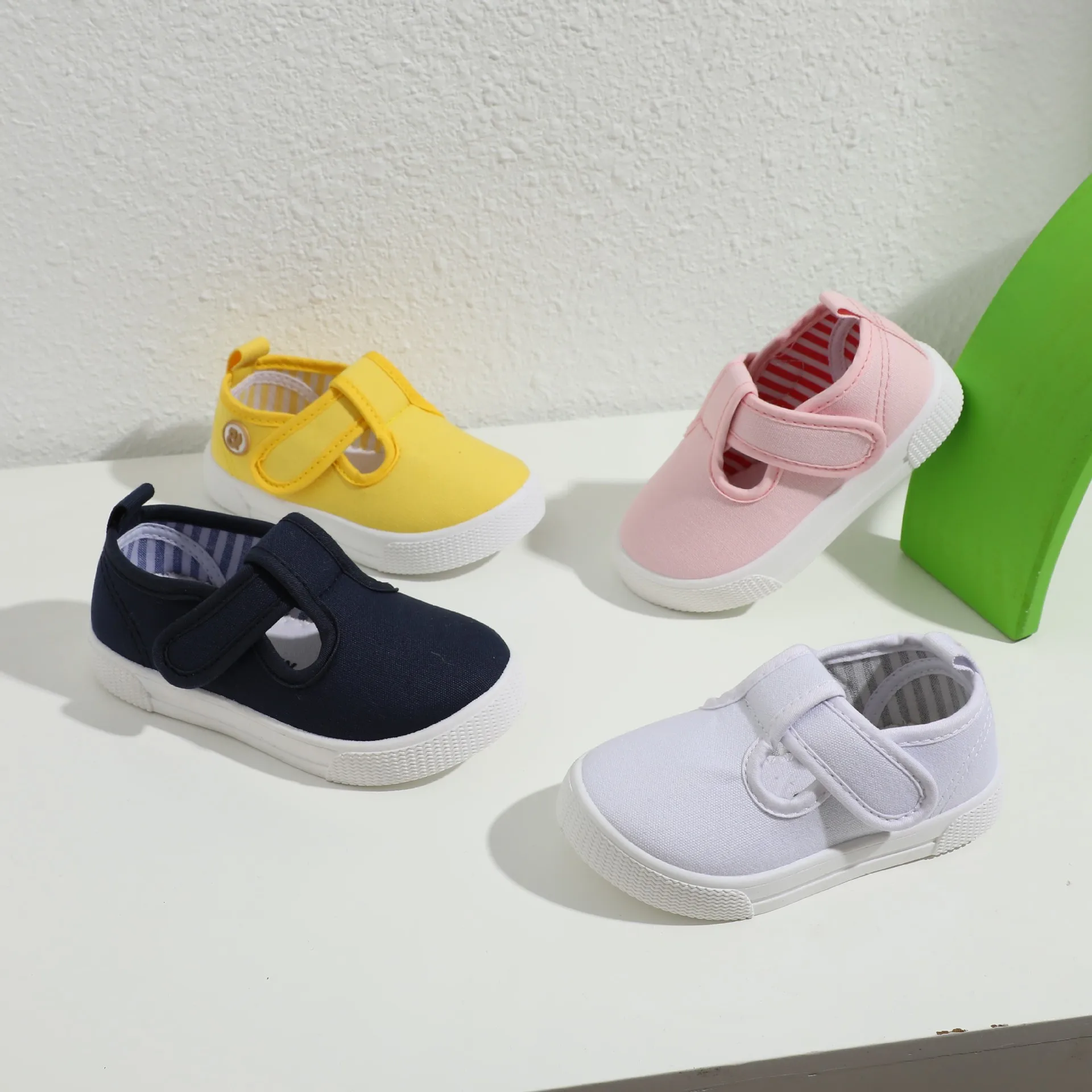 Children's Canvas Shoes 2024 Spring and Autumn New Boys and Girls Casual Shoes Children's Skate Shoes Soft Bottom Baby Shoes
Children's Canvas Shoes 2024 Spring and Autumn New Boys and Girls Casual Shoes Children's Skate Shoes Soft Bottom Baby Shoes