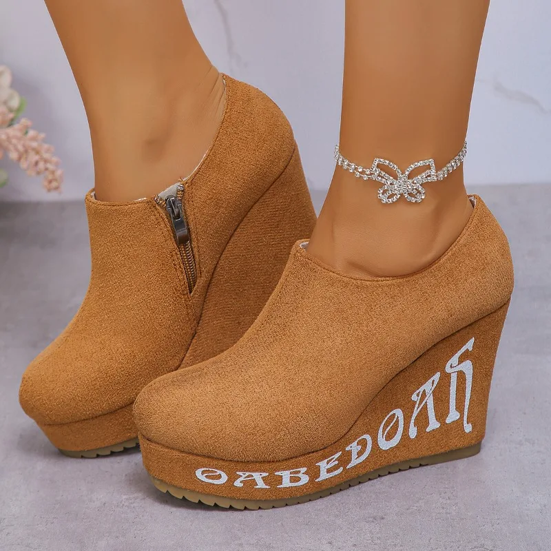 2026 New Pattern Solid Color Women's High Heel Lolita Shoes Fashion Simple Side Zipper Comfort Wedge Casual Women Single Shoes
2026 New Pattern Solid Color Women's High Heel Lolita Shoes Fashion Simple Side Zipper Comfort Wedge Casual Women Single Shoes