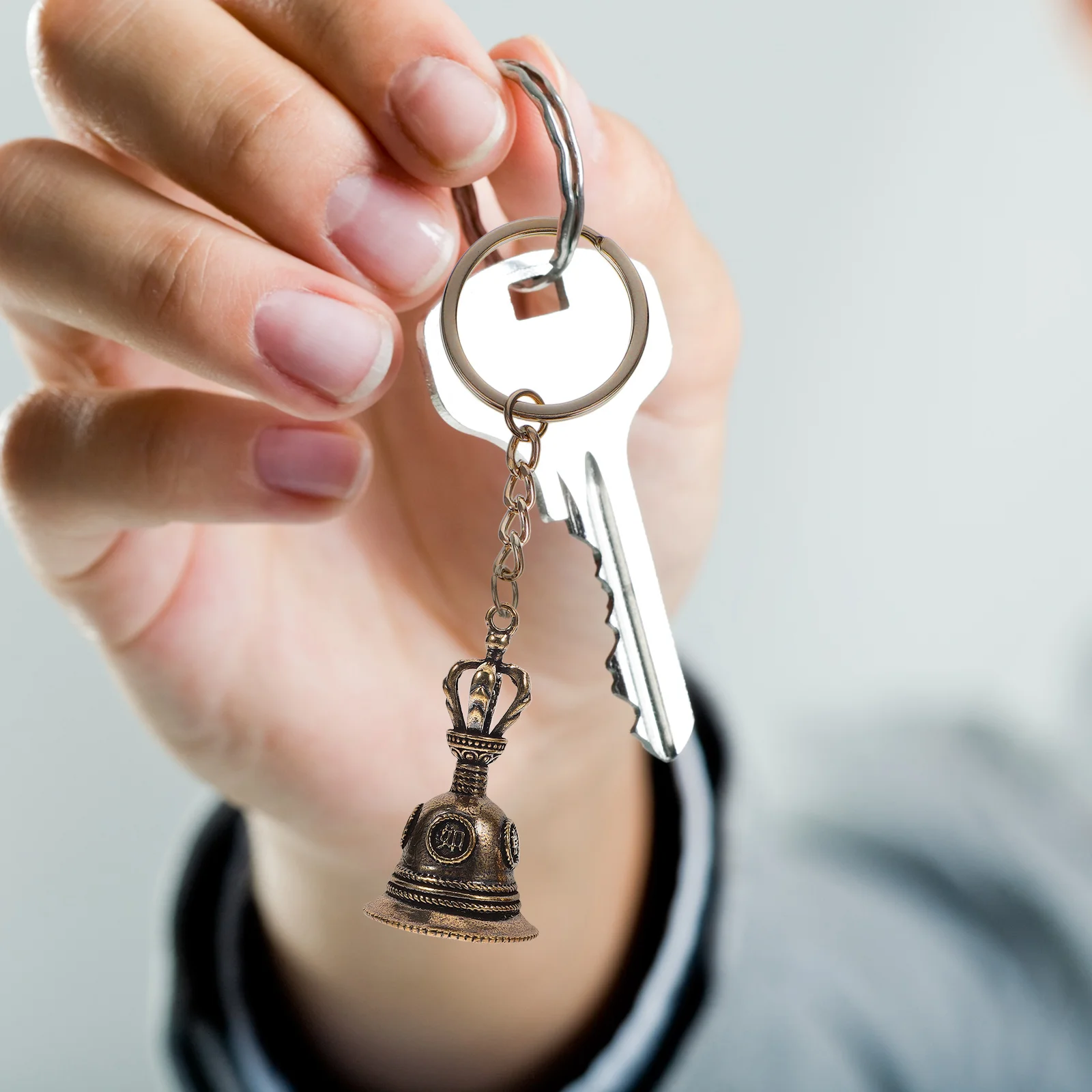 2pcs Retro Bell Pendants Vintage Metal Bells Keychain Charms Chinese Style Hanging Decor Diy Crafts Keyring Ornaments
2pcs Retro Bell Pendants Vintage Metal Bells Keychain Charms Chinese Style Hanging Decor Diy Crafts Keyring Ornaments