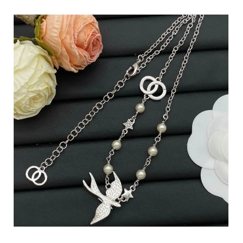 New Diamond-encrusted Star Swallow Necklace, Retro Commuter High-end Light Luxury Flying Swallow Necklace
New Diamond-encrusted Star Swallow Necklace, Retro Commuter High-end Light Luxury Flying Swallow Necklace