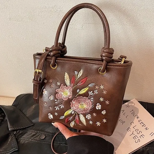 2025 Chinese Embroidery Shoulder Bag New Trendy Crossbody Purse for Women Elegant Minimalist Handbag for Work Casual 
2025 Chinese Embroidery Shoulder Bag New Trendy Crossbody Purse for Women Elegant Minimalist Handbag for Work Casual