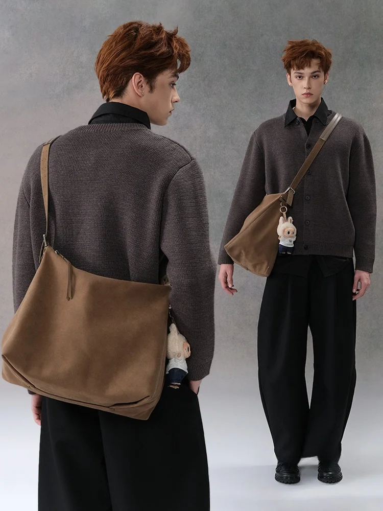 Large Capacity Leather Tote Bag Retro Commuter Style Single Shoulder Wanderlust Bag Casual Unisex Handbag SFREEYA Brand
Large Capacity Leather Tote Bag Retro Commuter Style Single Shoulder Wanderlust Bag Casual Unisex Handbag SFREEYA Brand