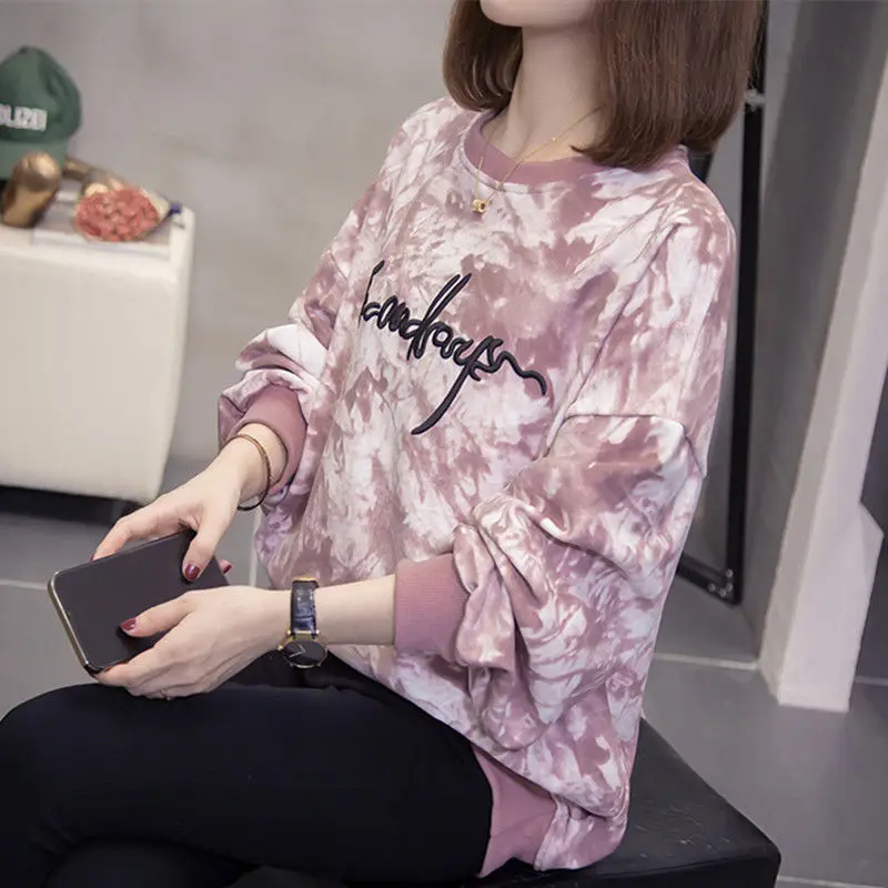 Women Korean Fashion Tie Dye Print Letter Embroidery Oversized All Match Sweatshirts Casual O Neck Long Sleeve Pullover Hoodies
Women Korean Fashion Tie Dye Print Letter Embroidery Oversized All Match Sweatshirts Casual O Neck Long Sleeve Pullover Hoodies