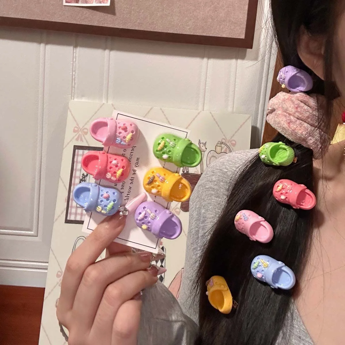 6PCS Cute And Adorable Hole Shaped Slippers Hairpins Funny Cartoon Hair Clips Girl Friends Creative And Decorations
6PCS Cute And Adorable Hole Shaped Slippers Hairpins Funny Cartoon Hair Clips Girl Friends Creative And Decorations