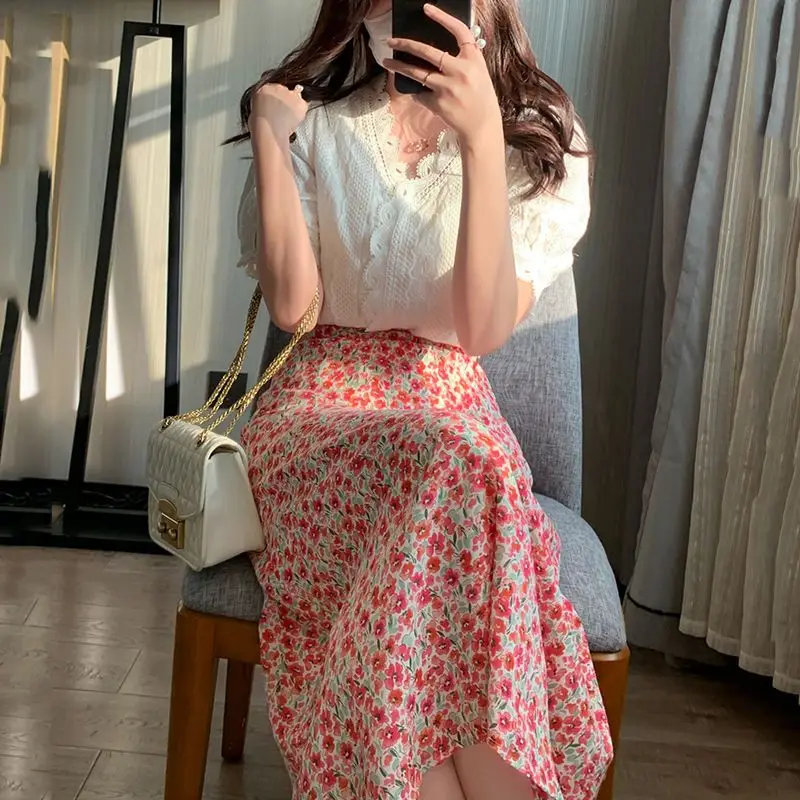 Women White Lace Blouse + Floral Print Midi Skirt Casual 2 Piece Outfit
Women White Lace Blouse + Floral Print Midi Skirt Casual 2 Piece Outfit