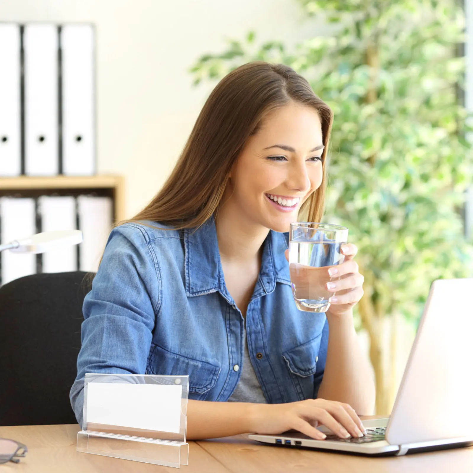 Premium Acrylic Name Tag Holder Clear Lightweight Portable Card Stand for Office Desk Position Information Display Ergonomic
Premium Acrylic Name Tag Holder Clear Lightweight Portable Card Stand for Office Desk Position Information Display Ergonomic