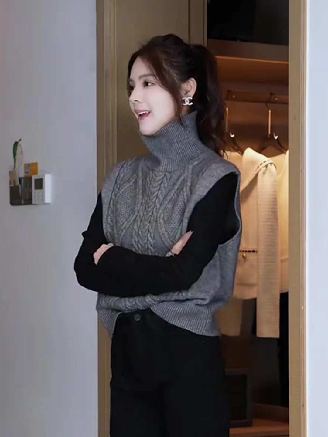 Двусторонний вязаный жилет женский, модный, осенне-зимний, в корейском стиле, простой, для создания многослойного образа, в стиле lazy chic
Двусторонний вязаный жилет женский, модный, осенне-зимний, в корейском стиле, простой, для создания многослойного образа, в стиле lazy chic