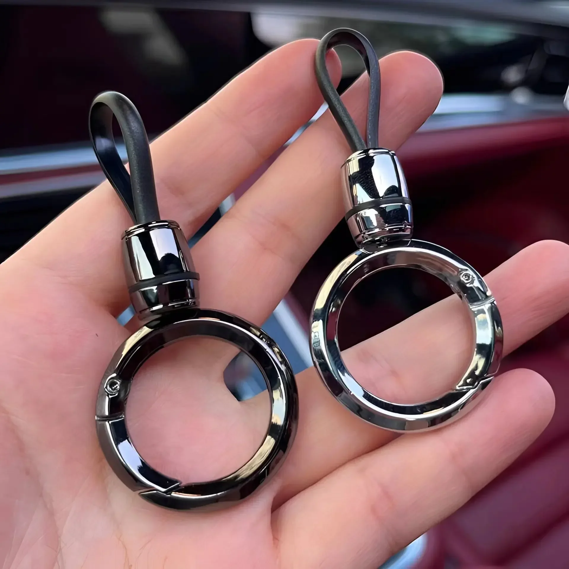 Luxury Leather Rope Metal Creative Simple Pendant Keychain Car Moto Mini Circle Keyring Key Chain Ring Golden Silvery Gift
Luxury Leather Rope Metal Creative Simple Pendant Keychain Car Moto Mini Circle Keyring Key Chain Ring Golden Silvery Gift