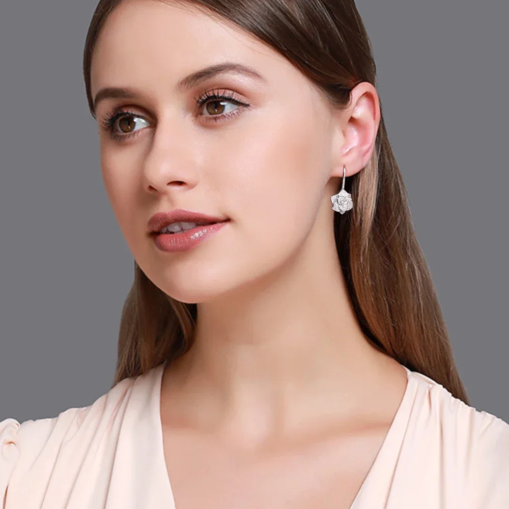 LinkerLove Moissanite Camellia Flower Hook Earrings Diamond Flower Pendant Necklace for Women S925 Sterling Silver Jewelry Set
LinkerLove Moissanite Camellia Flower Hook Earrings Diamond Flower Pendant Necklace for Women S925 Sterling Silver Jewelry Set