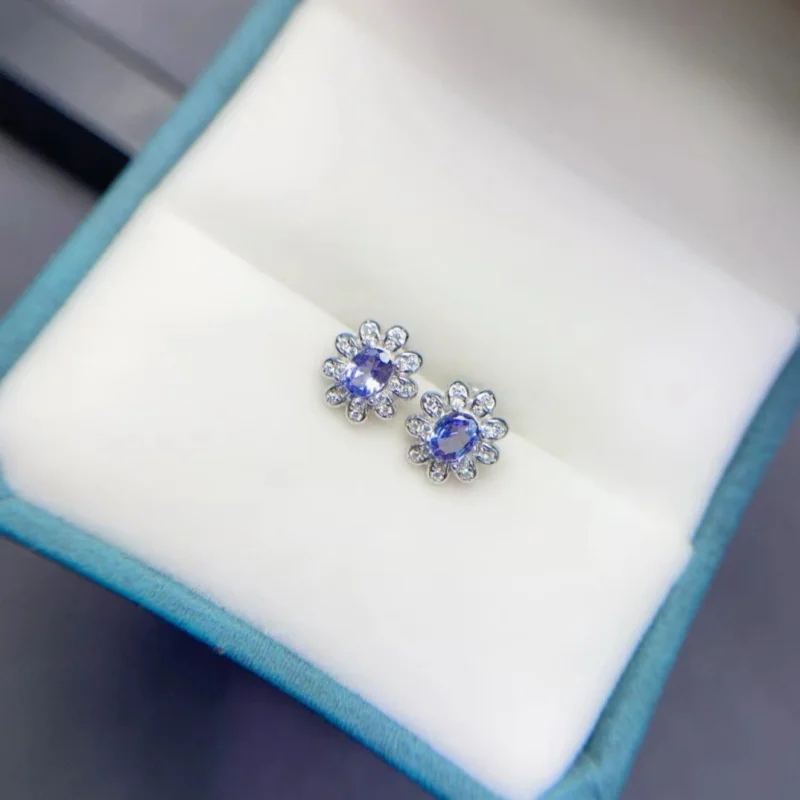Новые серьги из натурального танзанита, серебро 925 пробы, основной камень, размер 3x5 мм
Новые серьги из натурального танзанита, серебро 925 пробы, основной камень, размер 3x5 мм