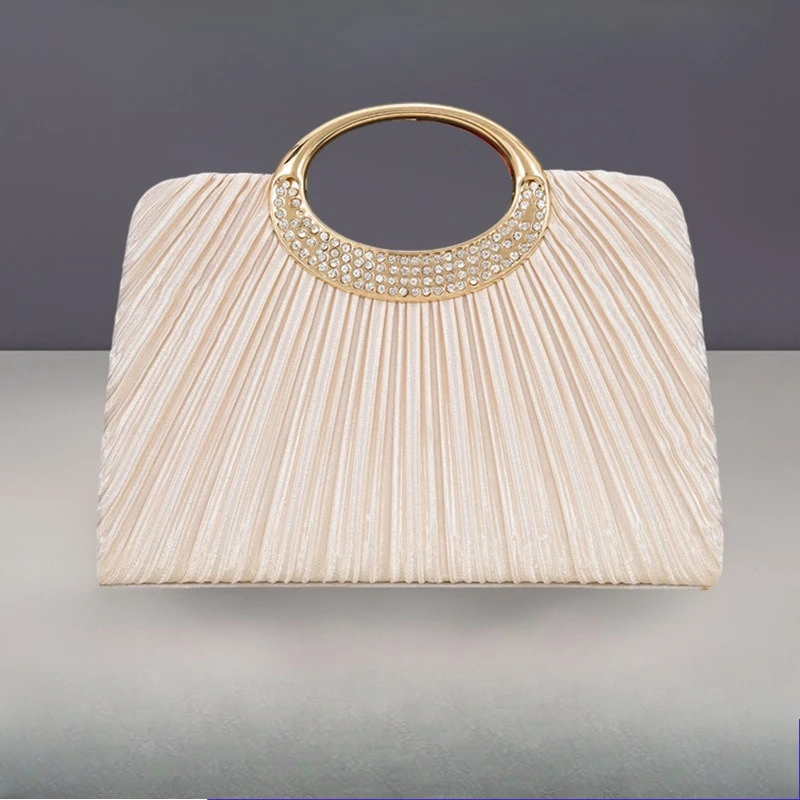 New pleated dinner ring hand rhinestone banquet hand dress party bag, wedding chain bag.
New pleated dinner ring hand rhinestone banquet hand dress party bag, wedding chain bag.