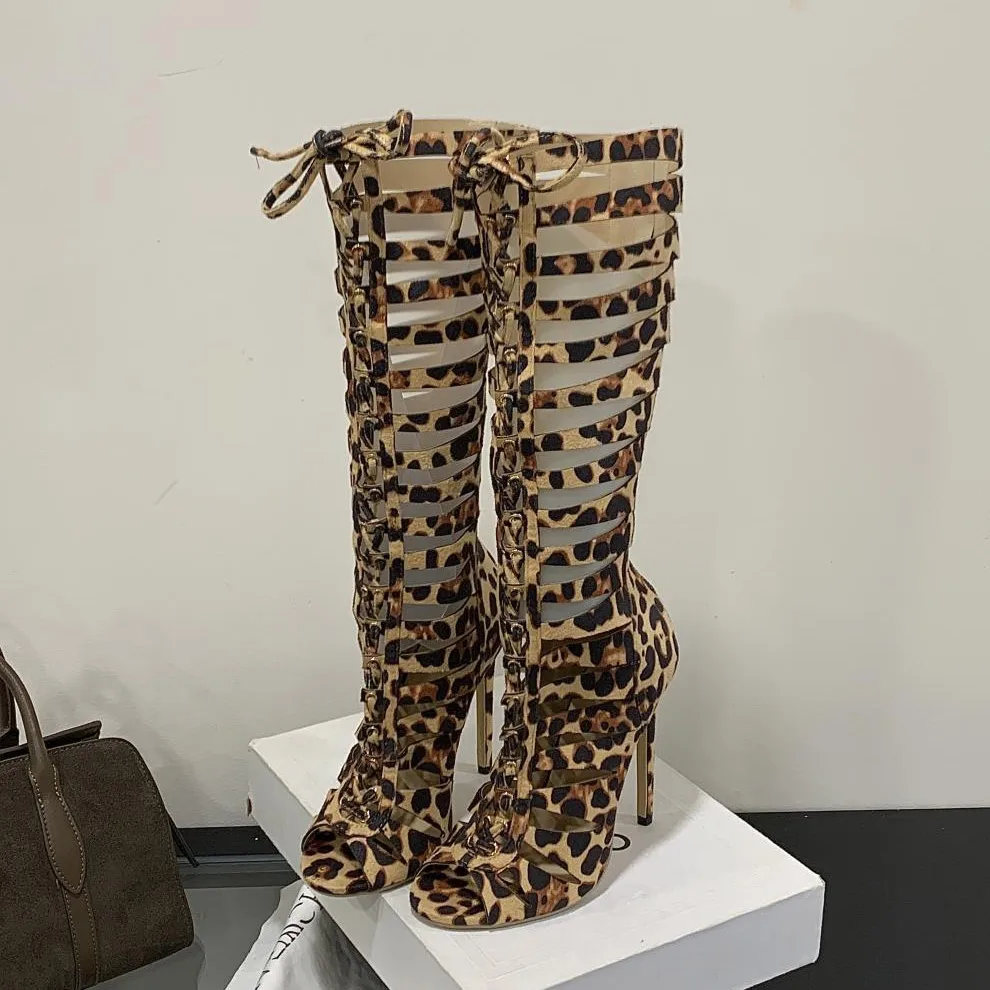 Новые женские сапоги-босоножки 2026 года с леопардовым принтом, на очень высоком каблуке, весна-лето, для ночного клуба, с вырезами, до середины икры
Новые женские сапоги-босоножки 2026 года с леопардовым принтом, на очень высоком каблуке, весна-лето, для ночного клуба, с вырезами, до середины икры