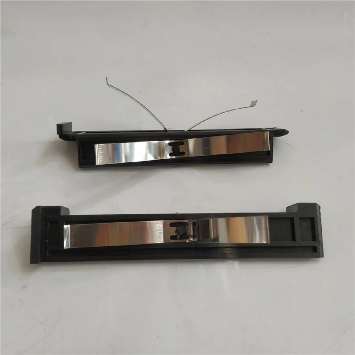 Elevator Door Slider KO2022A3 Lift Spare Parts 180mm Length 11.5mm Groove Elevator Maintenance Equipment
Elevator Door Slider KO2022A3 Lift Spare Parts 180mm Length 11.5mm Groove Elevator Maintenance Equipment
