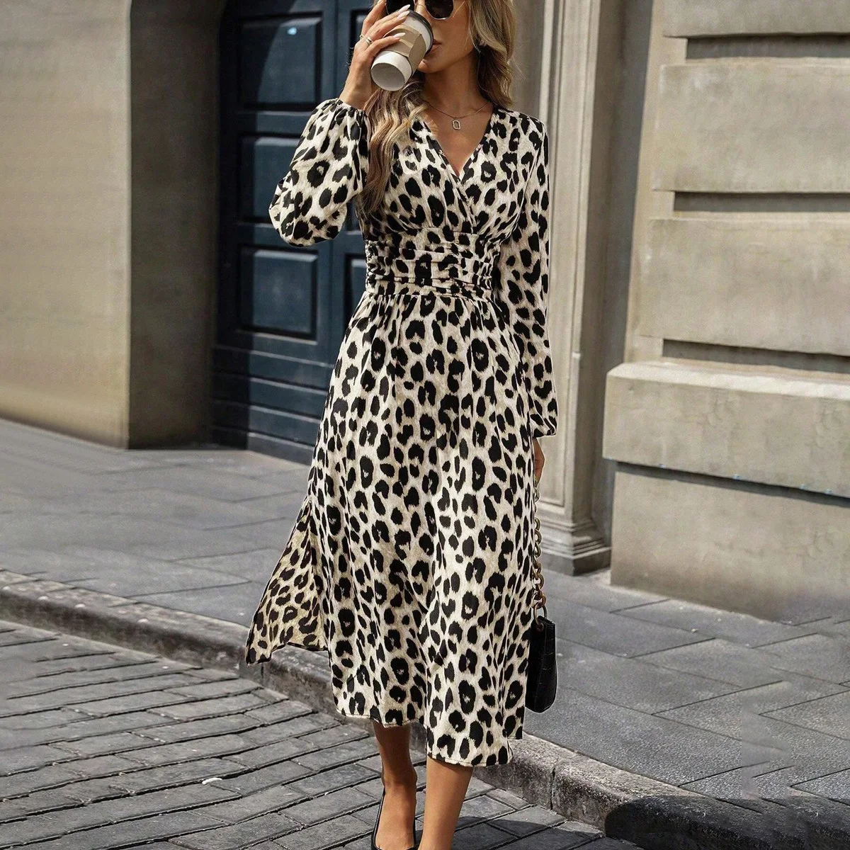 2026 Spring New European and American Leopard Print Dress Women's Printed Printed Lantern Sleeve Long Skirt
2026 Spring New European and American Leopard Print Dress Women's Printed Printed Lantern Sleeve Long Skirt