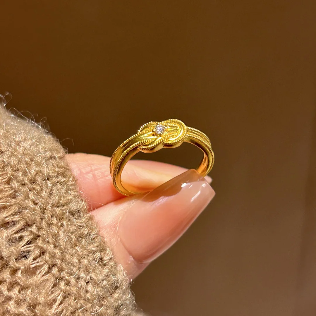 Классические антикварные золотые поделки, глянцевые кольца с бриллиантами в горошек для женщин, подвески, дизайн, модное легкое роскошное кольцо, банкетное ювелирное изделие, подарок
Классические антикварные золотые поделки, глянцевые кольца с бриллиантами в горошек для женщин, подвески, дизайн, модное легкое роскошное кольцо, банкетное ювелирное изделие, подарок