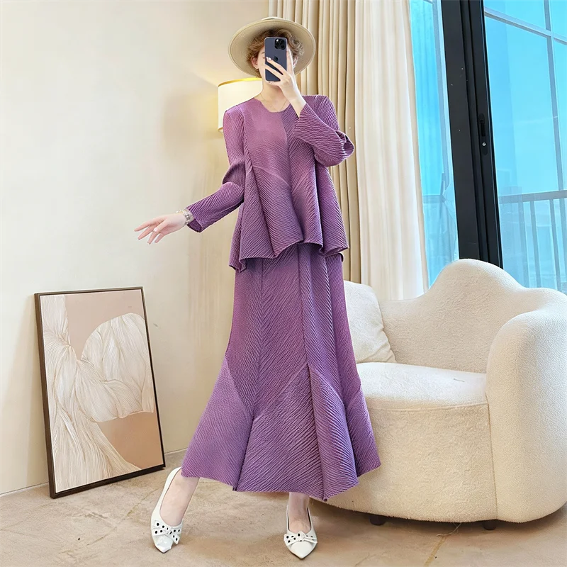 Miyake High-end Women's Pleated Suit Ruffled Short-sleeved T-shirt Top + Fishtail Skirt Casual Elegant Party Two-piece Set
Miyake High-end Women's Pleated Suit Ruffled Short-sleeved T-shirt Top + Fishtail Skirt Casual Elegant Party Two-piece Set