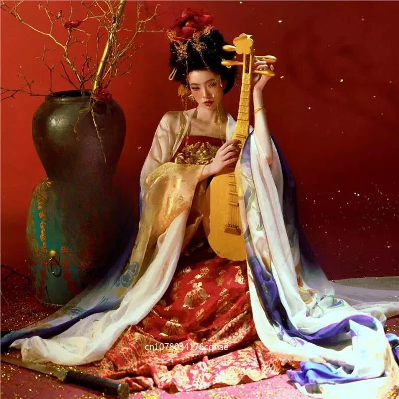 Late Tang Dynasty imitation hairpin flower lady picture restoration big sleeve shirt chest-length crocodile skirt
Late Tang Dynasty imitation hairpin flower lady picture restoration big sleeve shirt chest-length crocodile skirt
