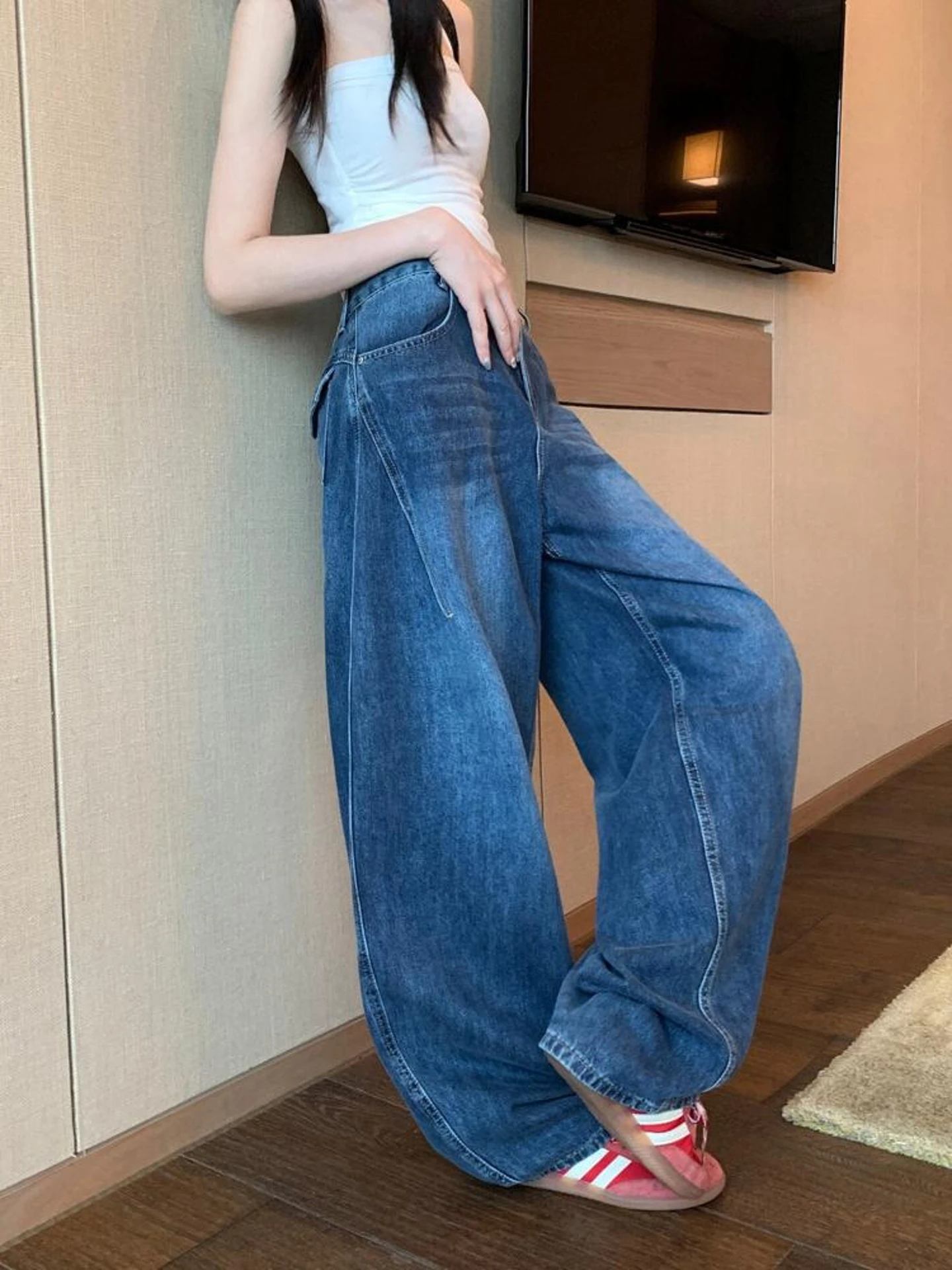 Summer 2026 High Waist Draped Wide Leg Pants American Retro Style Casual Jeans Women's Chic Loose Fit Floor Length Trousers
Summer 2026 High Waist Draped Wide Leg Pants American Retro Style Casual Jeans Women's Chic Loose Fit Floor Length Trousers