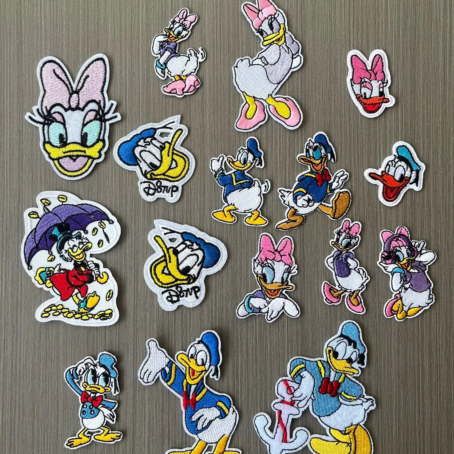 16Pcs Cartoon Donald Duck Cute Disney Daisy Duck Iron on Embroidery Patches for on Child Clothing Jeans T-Shirt Appliques
16Pcs Cartoon Donald Duck Cute Disney Daisy Duck Iron on Embroidery Patches for on Child Clothing Jeans T-Shirt Appliques