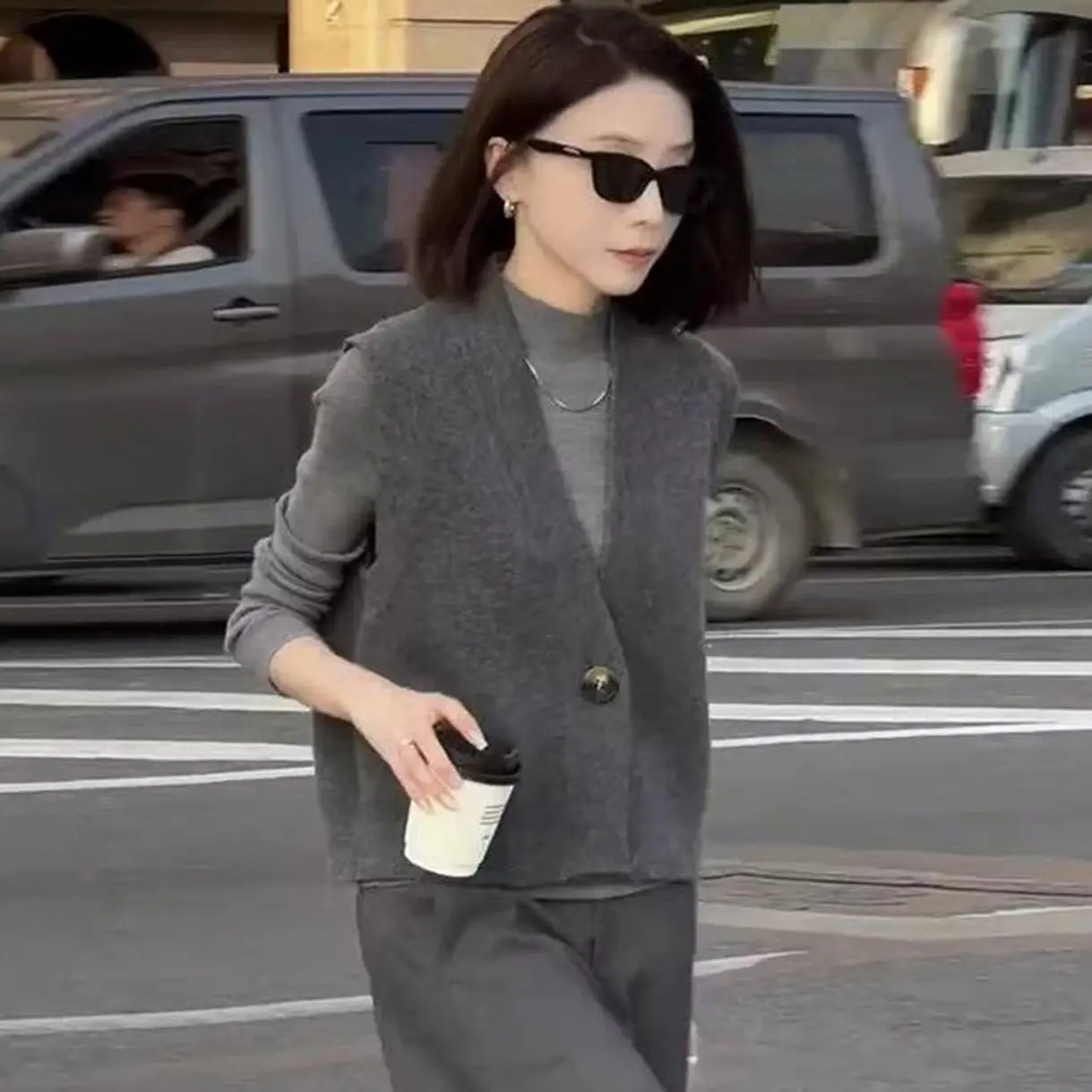 ay Knitted Vest Casual Leisure Svel V-Ne Outerwear Faionable Briti Sle Commute Polyester Fiber Warm Strong
ay Knitted Vest Casual Leisure Svel V-Ne Outerwear Faionable Briti Sle Commute Polyester Fiber Warm Strong