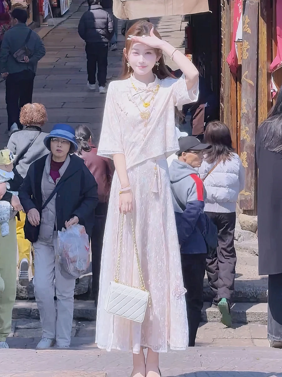 Новый китайский комплект: топ с вышивкой и кружевом и юбка с высокой талией, женский летний модный костюм из двух предметов, традиционный национальный стиль
Новый китайский комплект: топ с вышивкой и кружевом и юбка с высокой талией, женский летний модный костюм из двух предметов, традиционный национальный стиль