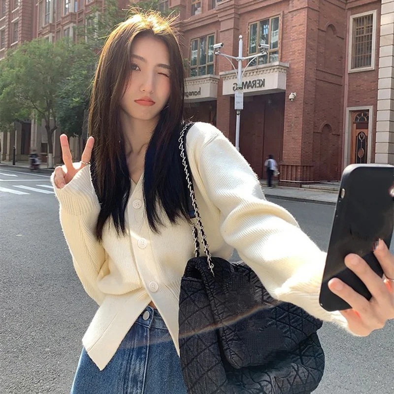 Вязаный свитер с длинными рукавами, женский кардиган, пуловер, трикотаж, уютный стиль для девочек в консервативном стиле, повседневный эластичный топ с v-образным вырезом, осень-зима
Вязаный свитер с длинными рукавами, женский кардиган, пуловер, трикотаж, уютный стиль для девочек в консервативном стиле, повседневный эластичный топ с v-образным вырезом, осень-зима