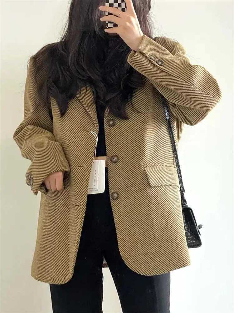 Vintage Thicken Wool Blazers Women Autumn Winter 2023 New Fashion Office Ladies Button Up Coats Long Sleeve Lapel Jacket Coat
Vintage Thicken Wool Blazers Women Autumn Winter 2023 New Fashion Office Ladies Button Up Coats Long Sleeve Lapel Jacket Coat