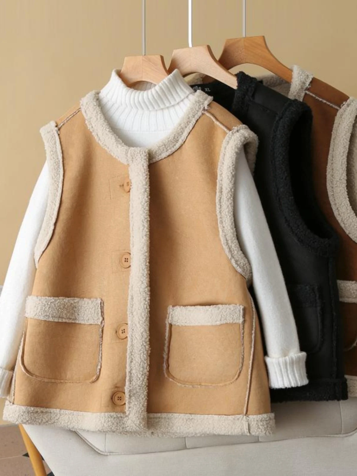 Autumn Winter New Sle Deer Skin Velvet Patchwork Vest Large Size Women's Faion Retro Double ket Svel oulder Pa...
Autumn Winter New Sle Deer Skin Velvet Patchwork Vest Large Size Women's Faion Retro Double ket Svel oulder Pa...