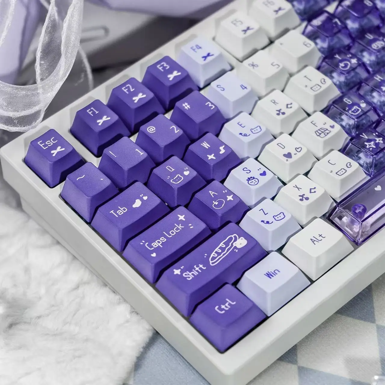A full set of PBT + PC original purple rhyme snow mountain strawberry heartbeat gradual change powder through mechanical keycaps
A full set of PBT + PC original purple rhyme snow mountain strawberry heartbeat gradual change powder through mechanical keycaps