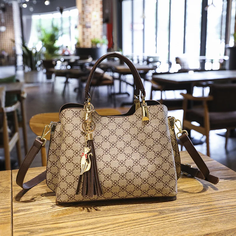 Women's shoulder Handbags Bag for 2025 women Shopper bag Female luxury designer Casual fashion one shoulder underarm tassel sbag
Women's shoulder Handbags Bag for 2025 women Shopper bag Female luxury designer Casual fashion one shoulder underarm tassel sbag