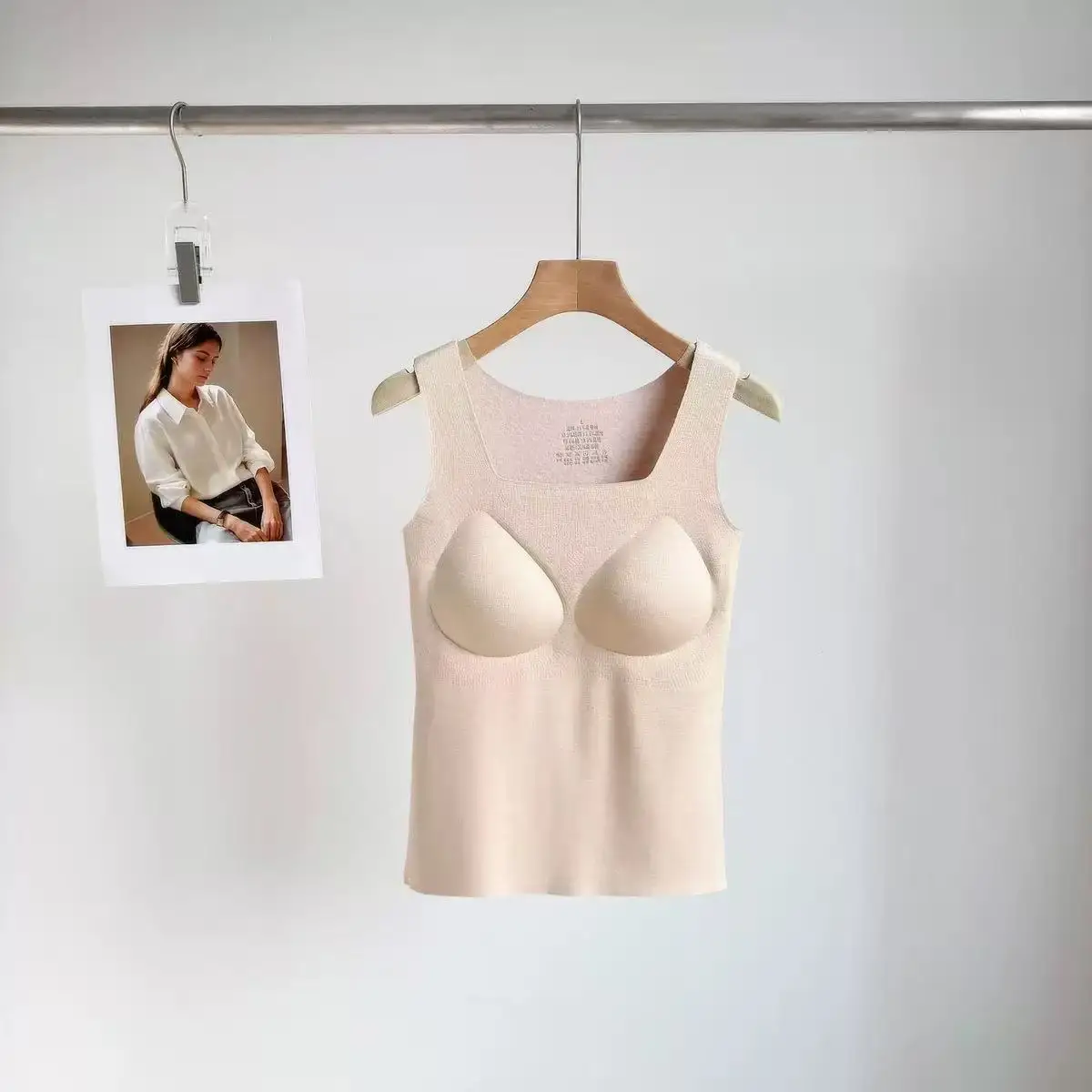 Женский облегающий топ-боди с U-образным вырезом и встроенными чашечками, не требующий бюстгальтера, из двустороннего шелкового материала, базовый слой, 4 шт.
Женский облегающий топ-боди с U-образным вырезом и встроенными чашечками, не требующий бюстгальтера, из двустороннего шелкового материала, базовый слой, 4 шт.