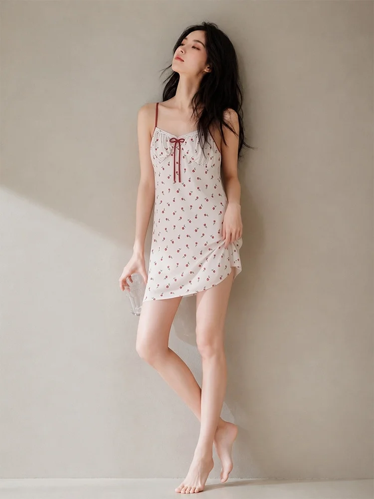 Pure Desire Style Knot Small Flower Women's Sleepwear with Chest Pad Home Clothes Summer Ice Silk Loose Fit
Pure Desire Style Knot Small Flower Women's Sleepwear with Chest Pad Home Clothes Summer Ice Silk Loose Fit