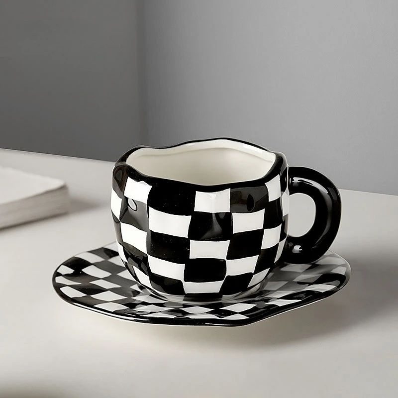 250 мл черно-белая альтернативная кофейная кружка и блюдце неправильной формы, керамическая чашка для воды, офисная чашка для завтрака, сока, молока, чая
250 мл черно-белая альтернативная кофейная кружка и блюдце неправильной формы, керамическая чашка для воды, офисная чашка для завтрака, сока, молока, чая