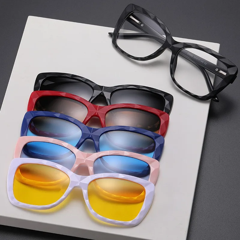 Eyeglasses Frame Women With 5 PCS Clip On Polarized Sunglasses Spectacle Magnetic Glasses Male UV400 Eyeglasses 2355D
Eyeglasses Frame Women With 5 PCS Clip On Polarized Sunglasses Spectacle Magnetic Glasses Male UV400 Eyeglasses 2355D