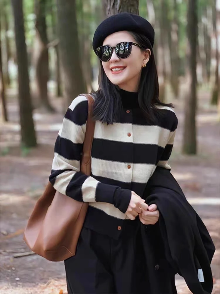 Small Striped Knitted Cardigan for Ladies, Loose Sweater, Round Neck, Black and White, Short Coat, Autumn and Winter, New
Small Striped Knitted Cardigan for Ladies, Loose Sweater, Round Neck, Black and White, Short Coat, Autumn and Winter, New