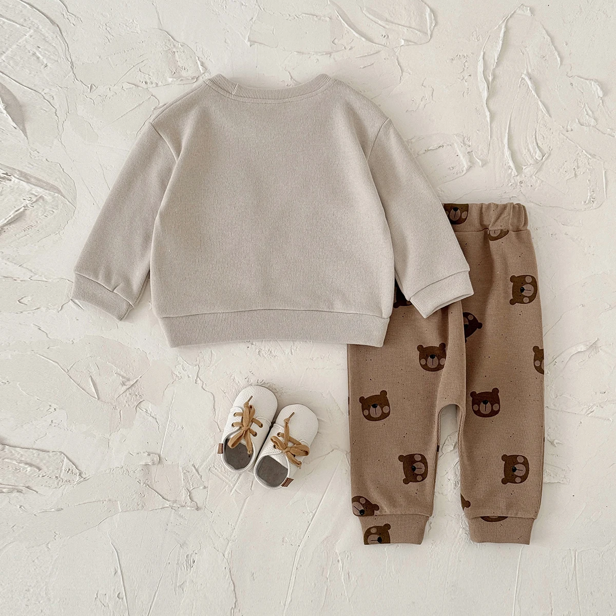 Cute Bear Embroidery Baby Tracksuit 2PCS Spring Autumn Toddler Soft Fabric Sweatshirt With Pocket + Bear Print Pants
Cute Bear Embroidery Baby Tracksuit 2PCS Spring Autumn Toddler Soft Fabric Sweatshirt With Pocket + Bear Print Pants