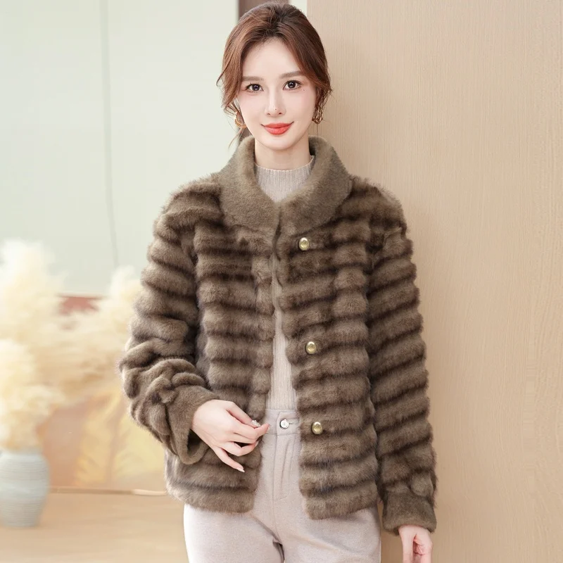 Ele Midlife Mom Winter Faion Mink Velvet Jaet Inteated Fur Coat Sli Autumn Winter Outerwear for Older Women
Ele Midlife Mom Winter Faion Mink Velvet Jaet Inteated Fur Coat Sli Autumn Winter Outerwear for Older Women