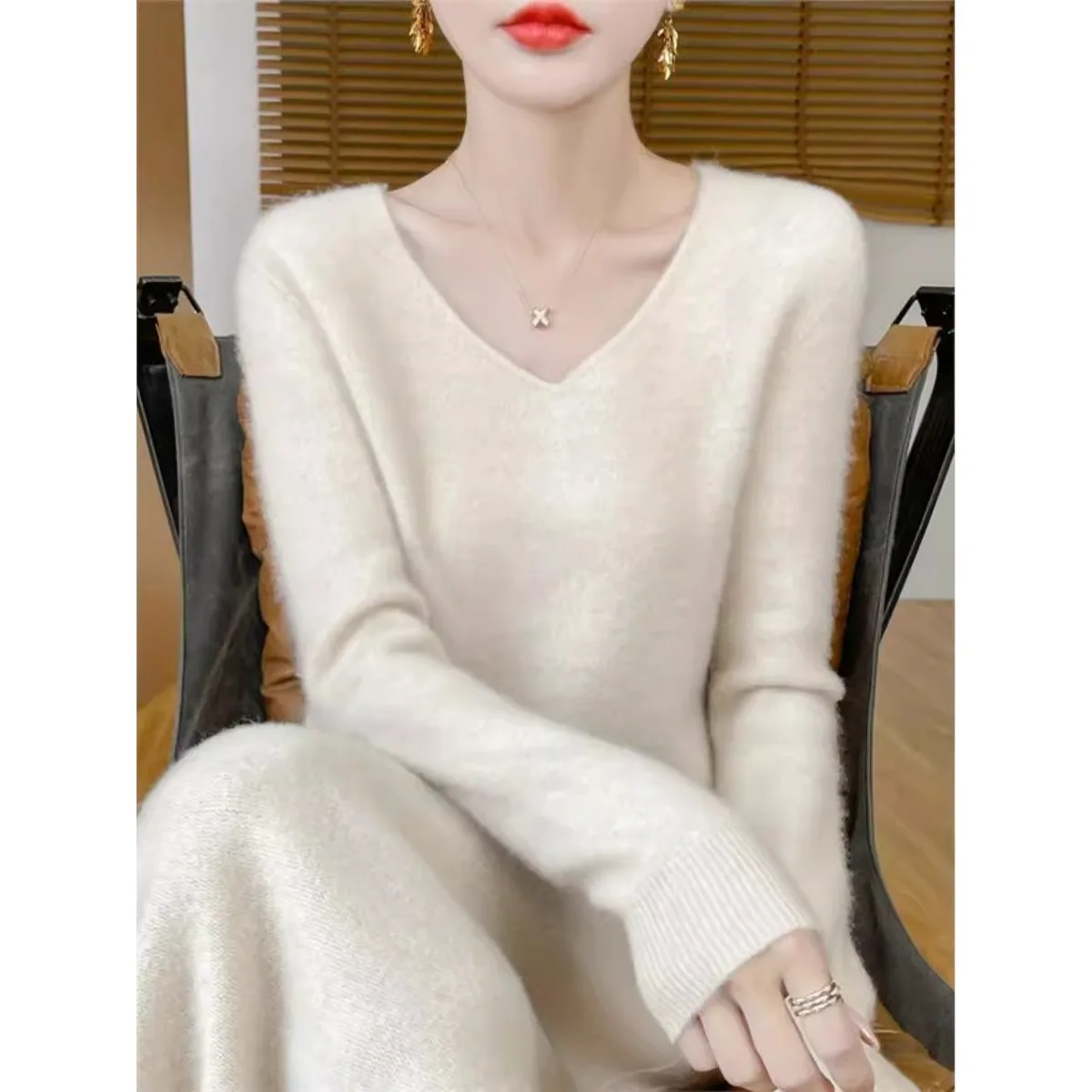 100% Pure Wool V-Neck Knitted Sweater Loose Fit Overhead Women's Fashion Autumn Winter Color Cashmere Underwear Top
100% Pure Wool V-Neck Knitted Sweater Loose Fit Overhead Women's Fashion Autumn Winter Color Cashmere Underwear Top