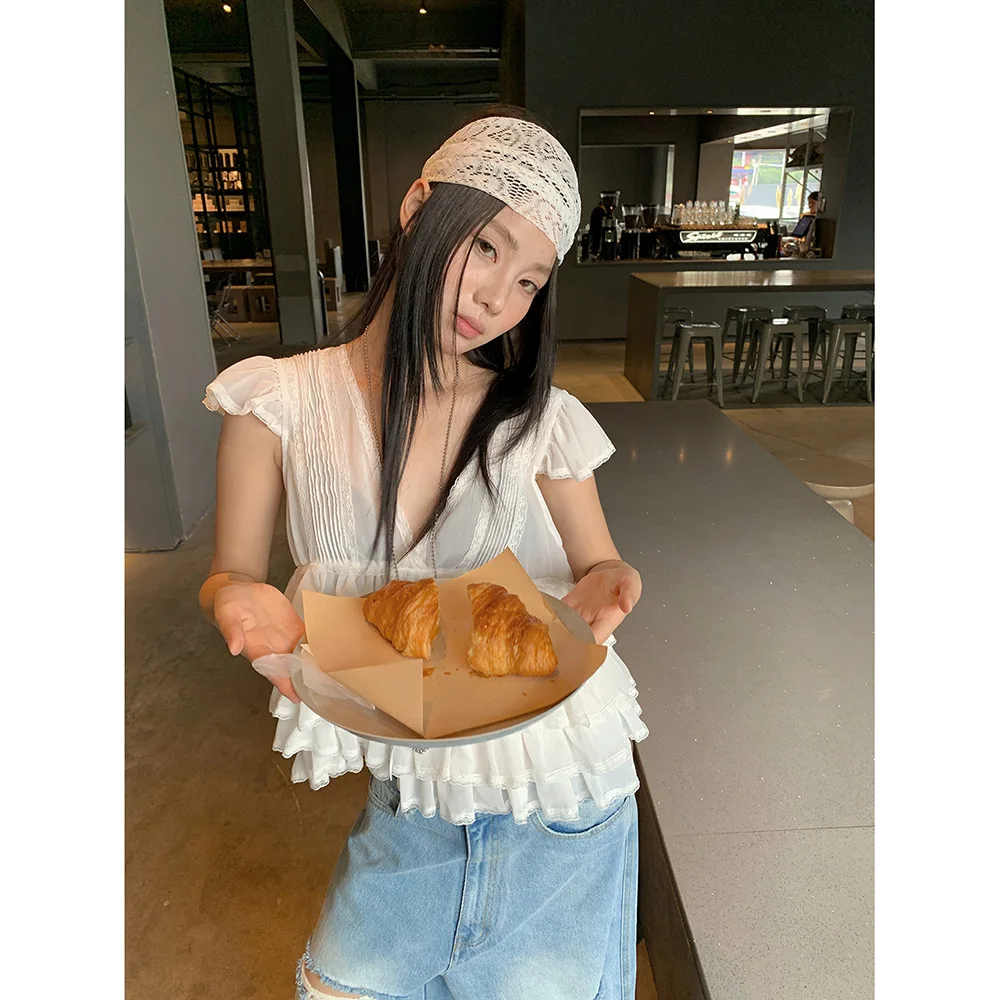 French Pure Desire Style Deep V-neck Shirt for Women 2025 Summer Layered Lace Edge Top for Women
French Pure Desire Style Deep V-neck Shirt for Women 2025 Summer Layered Lace Edge Top for Women