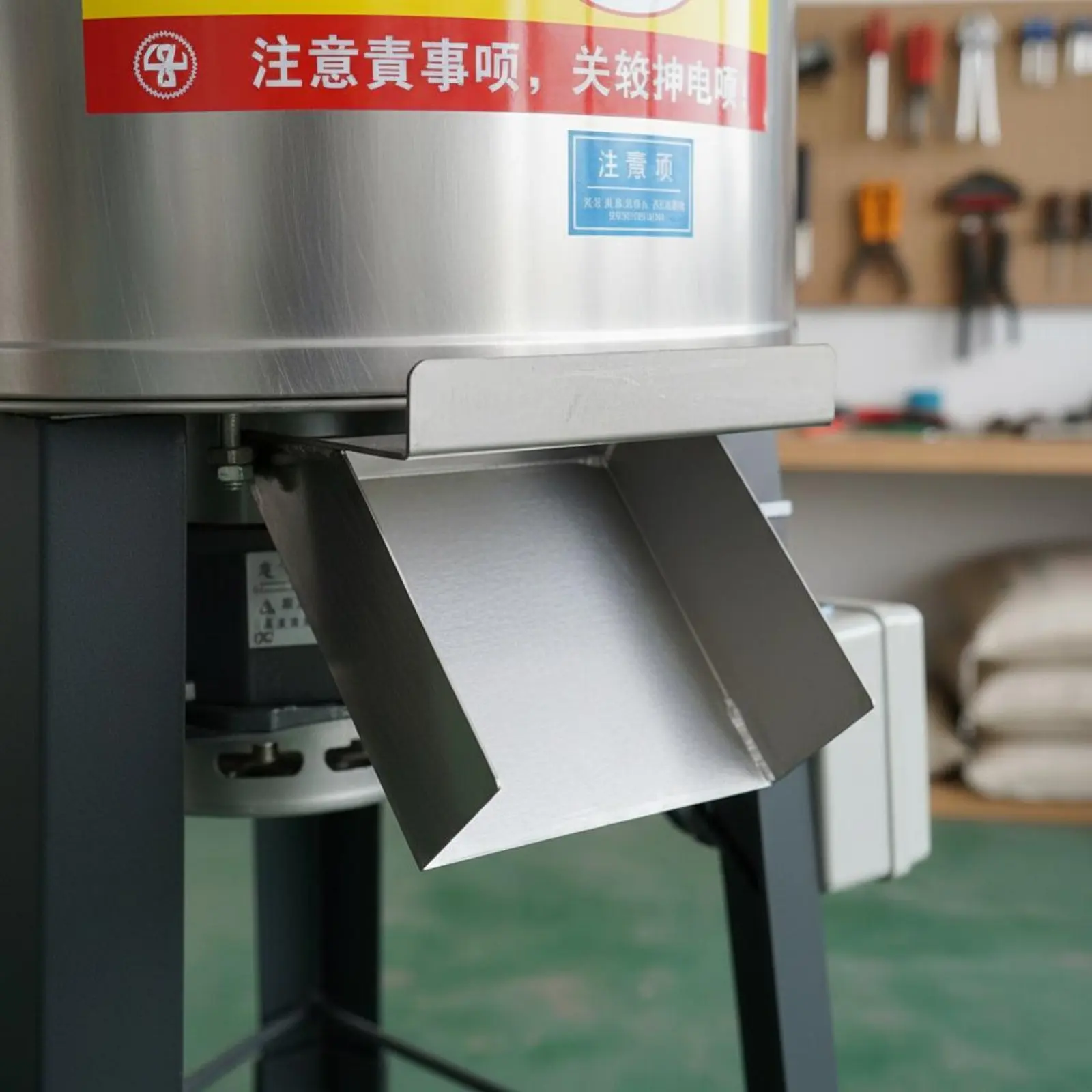 Feed Grinder Crusher Heavy Duty Container Food Shredder Poultry Feed Chopper Sharp Blade Farm Equipment 4 Blades for Factory
Feed Grinder Crusher Heavy Duty Container Food Shredder Poultry Feed Chopper Sharp Blade Farm Equipment 4 Blades for Factory