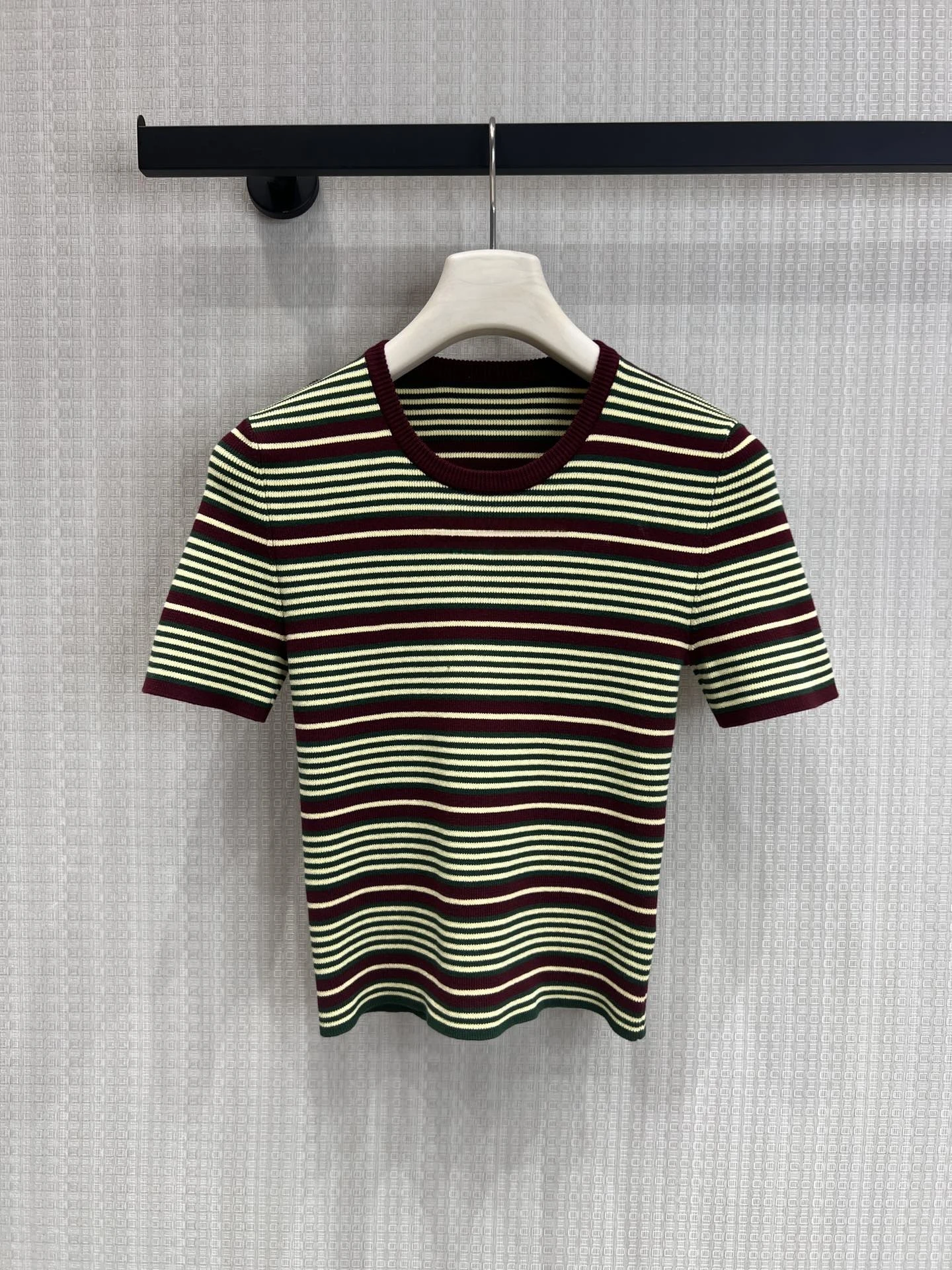 Slimming Short Sleeve Knitted Top for Women with Embroidered Stripe Design Color Block Commute Style round Neck Casual Fashion
Slimming Short Sleeve Knitted Top for Women with Embroidered Stripe Design Color Block Commute Style round Neck Casual Fashion
