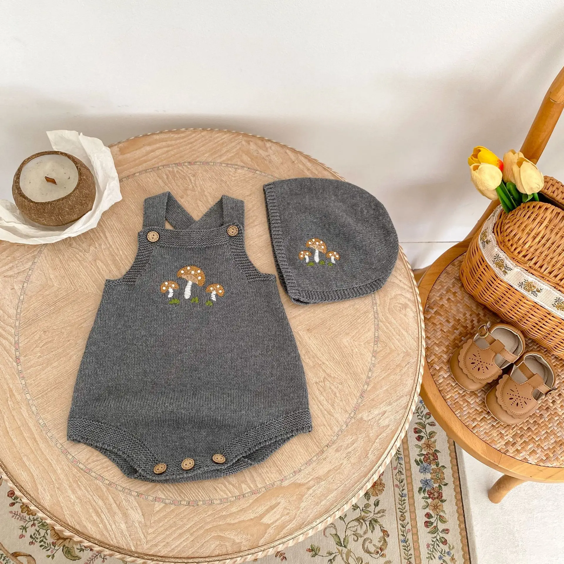 Autumn new 0-3 year old baby clothing: baby girl and boy mushroom embroidered cardigan knitted jumpsuit
Autumn new 0-3 year old baby clothing: baby girl and boy mushroom embroidered cardigan knitted jumpsuit