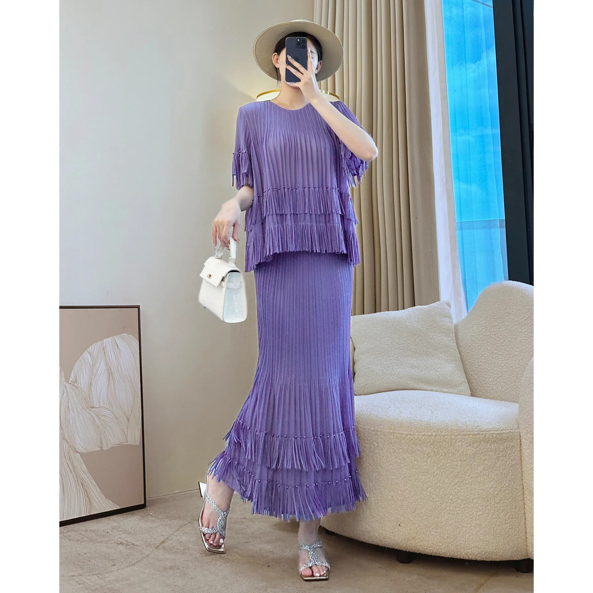 Miyake Style High Qualtiy Pleated Women's Two Pieces Set Round Collar Short Sleeve Tassel Spliced Design Top and Skirts Chic
Miyake Style High Qualtiy Pleated Women's Two Pieces Set Round Collar Short Sleeve Tassel Spliced Design Top and Skirts Chic