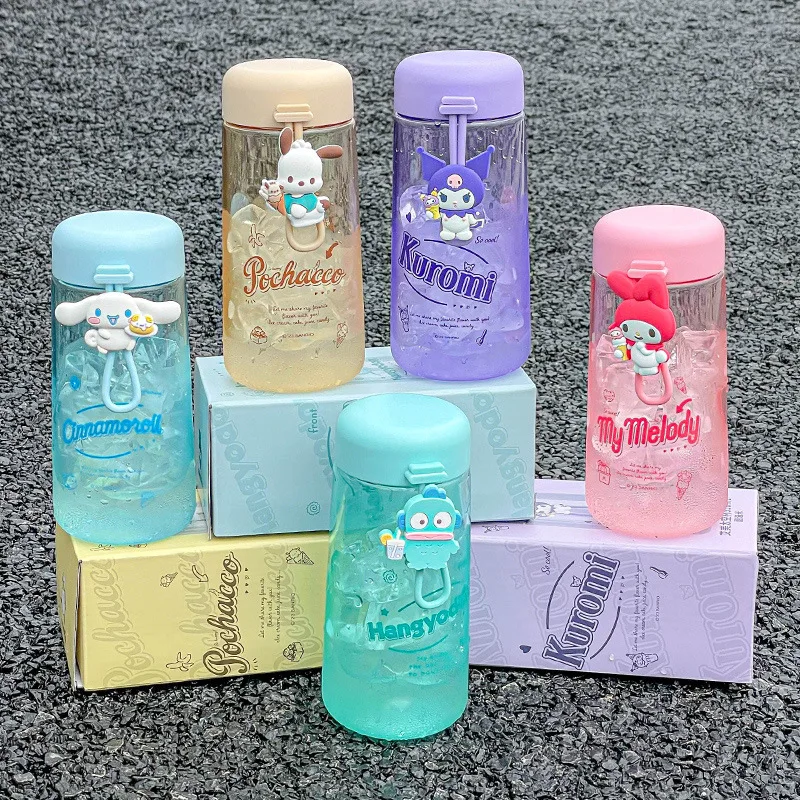 Sanrio Kuromi My Melody пластиковая чашка для воды, новинка, милая чашка для воды Cinnamoroll, Прямая поставка, Студенческая портативная школьная специальная подарочная чашка для девочек
Sanrio Kuromi My Melody пластиковая чашка для воды, новинка, милая чашка для воды Cinnamoroll, Прямая поставка, Студенческая портативная школьная специальная подарочная чашка для девочек