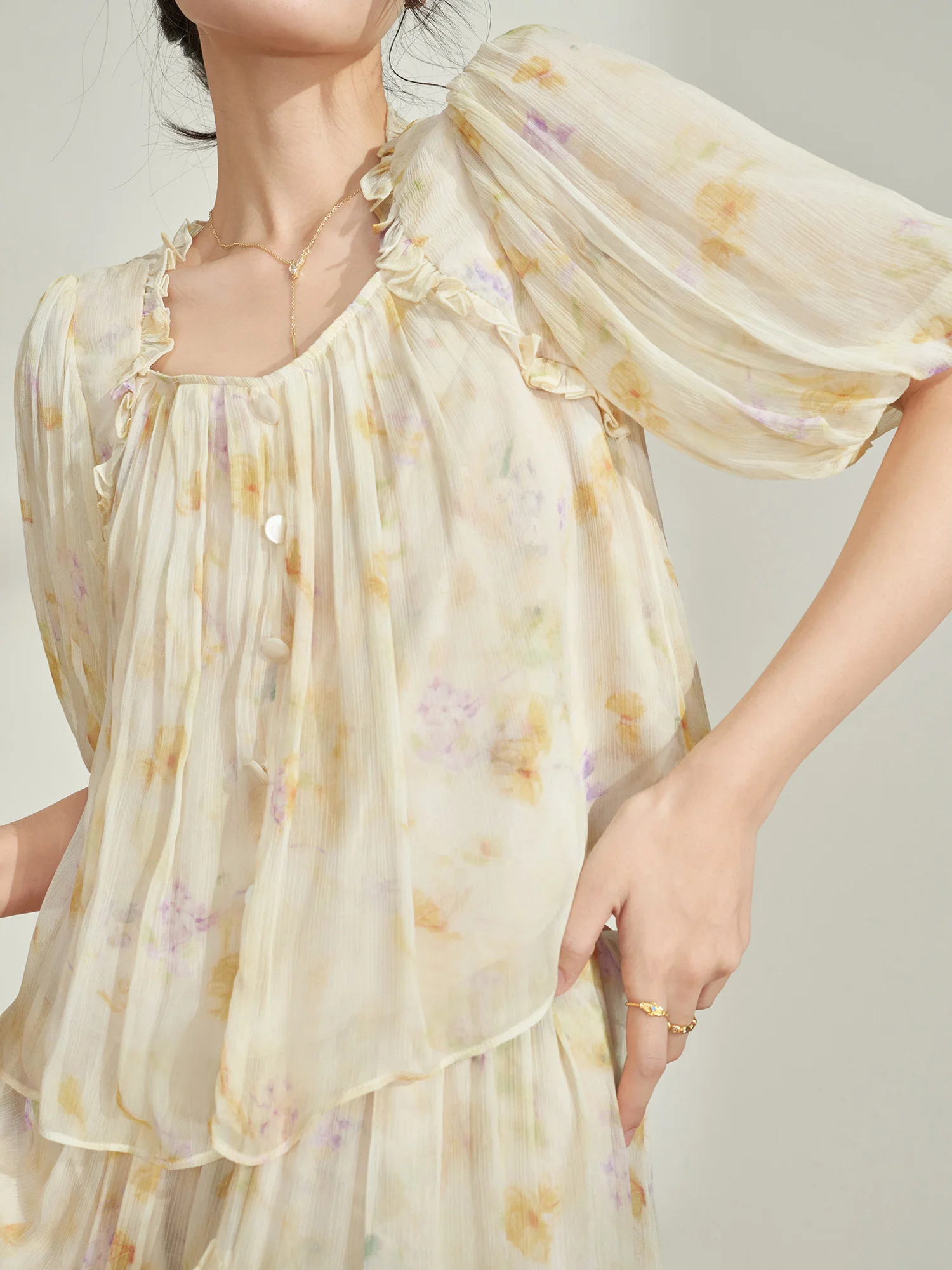 Flowing Era Summer Floral Print Short Sleeve Chiffon Shirt And Skirt Set Women's Vacation Style Fashion Ensemble Breathable
Flowing Era Summer Floral Print Short Sleeve Chiffon Shirt And Skirt Set Women's Vacation Style Fashion Ensemble Breathable