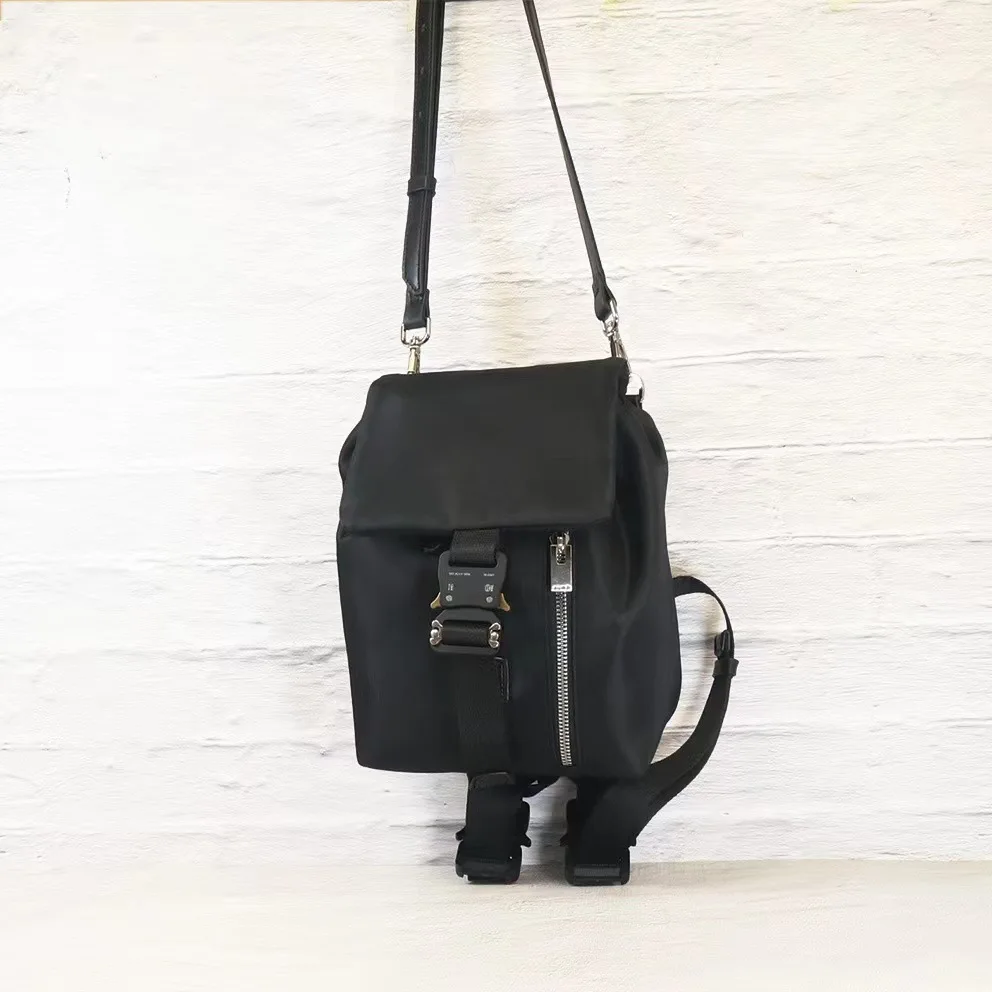 1017 ALYX 9SM new mini shoulder bag men's and women's street trend hip-hop tactical bag crossbody
1017 ALYX 9SM new mini shoulder bag men's and women's street trend hip-hop tactical bag crossbody