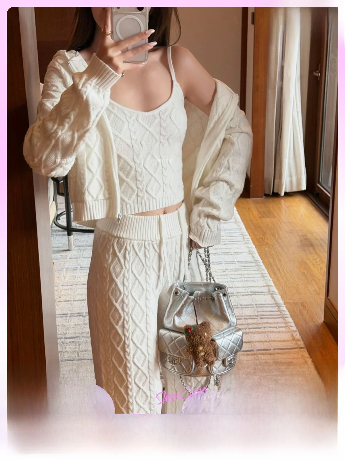 Loose Knitted White Vintage Twist Flower Hat Cardigan Three-piece Set Women's Fashion Spring Collection High Waist Shorts
Loose Knitted White Vintage Twist Flower Hat Cardigan Three-piece Set Women's Fashion Spring Collection High Waist Shorts